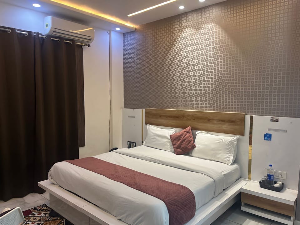 Deluxe Double Room | Premium bedding, Select Comfort beds, desk, cribs/infant beds