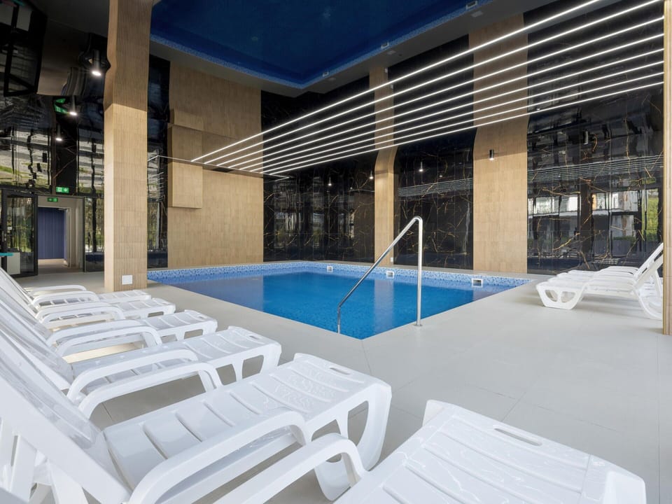 Apartment | Pool | Indoor pool, outdoor pool