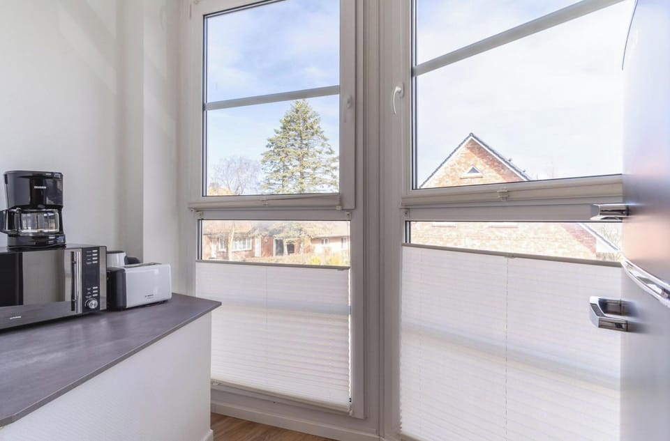 Apartment | Private kitchen | Electric kettle, toaster, cookware/dishes/utensils