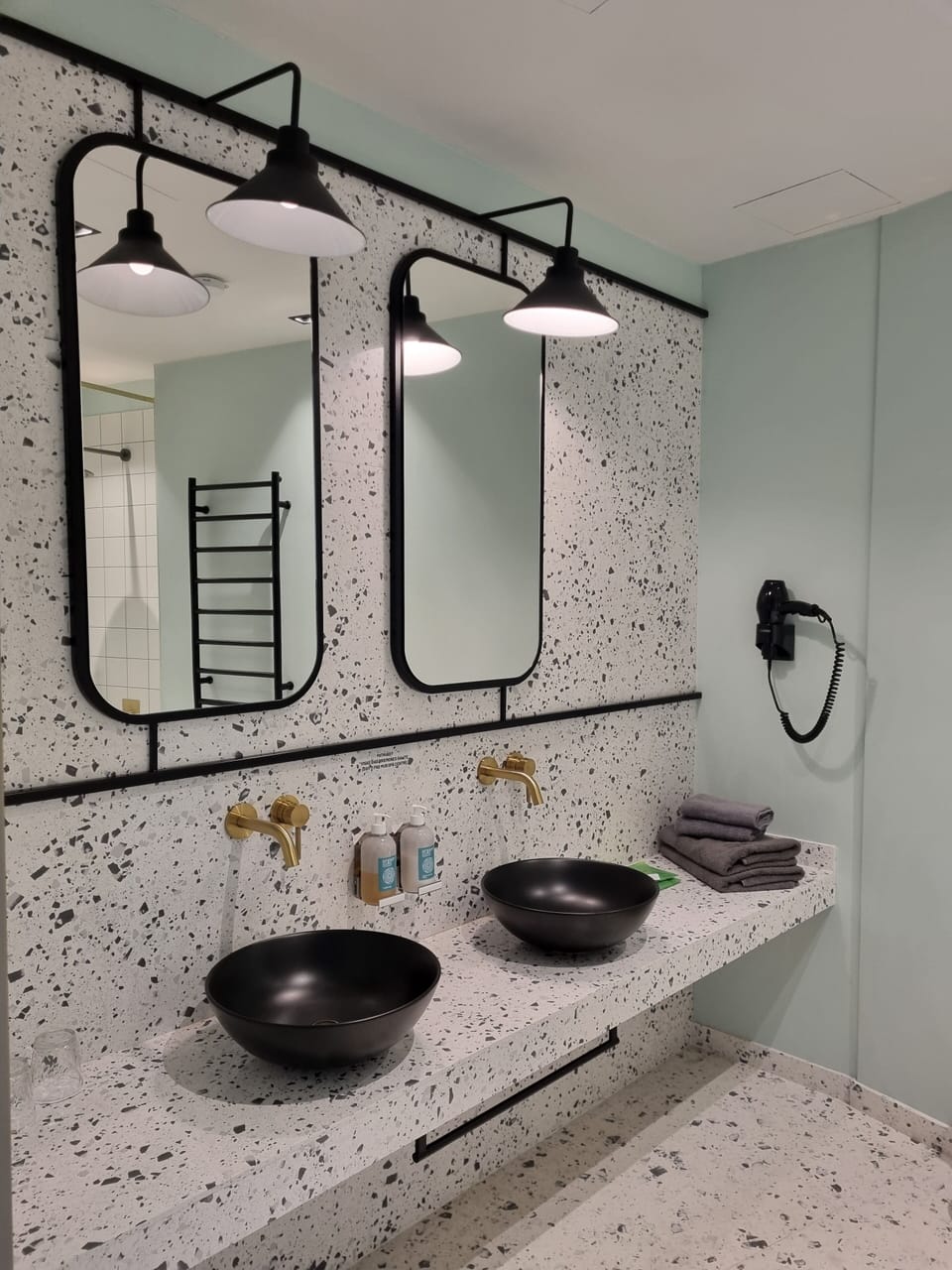 Deluxe Double Room | Bathroom | Shower, hair dryer, bathrobes, slippers