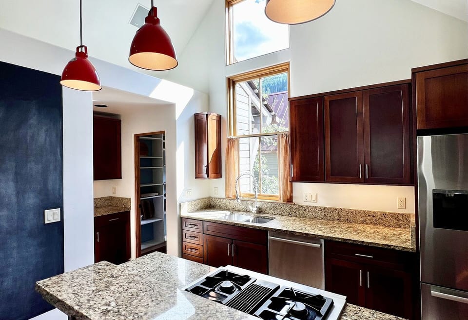 Townhome, 2 Bedrooms | Private kitchen | Fridge, oven, coffee/tea maker, toaster
