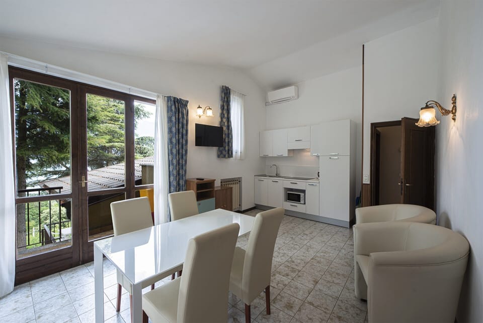 Apartment | Dining