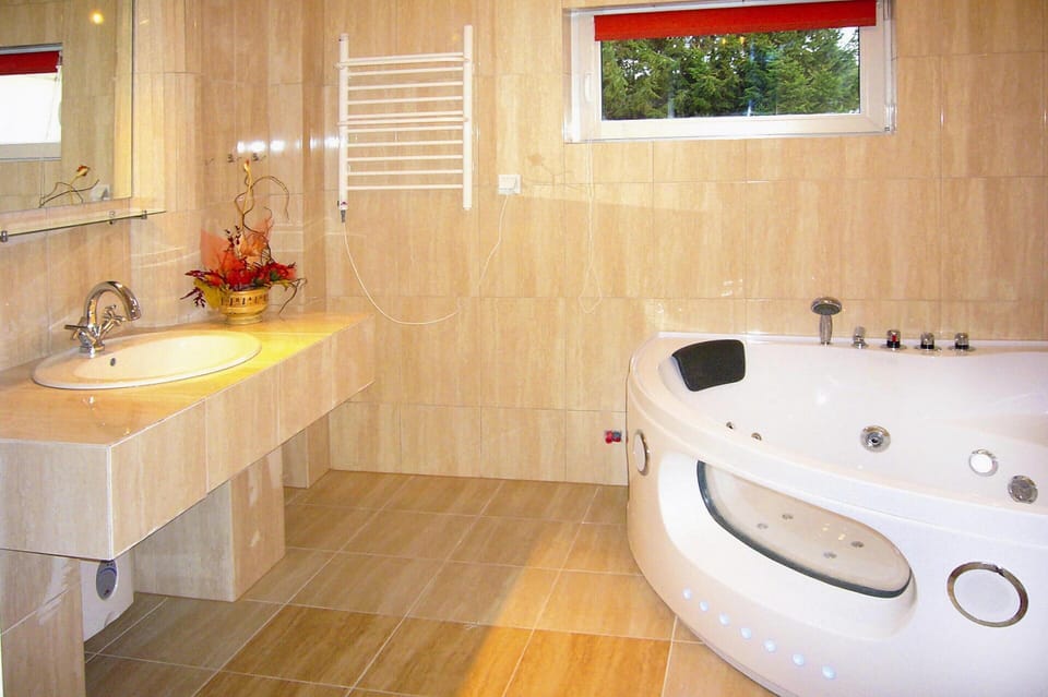 Holiday Home With Summer Pool + Sauna, Whirlpool House in West Pomeranian Voivodeship, Poland