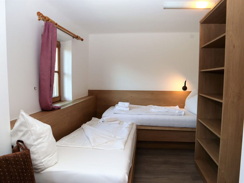 House | 4 bedrooms, individually furnished, bed sheets
