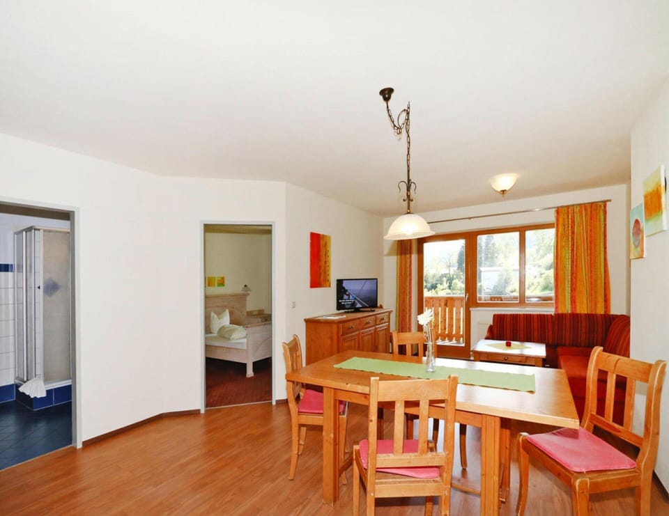Apartment | Dining