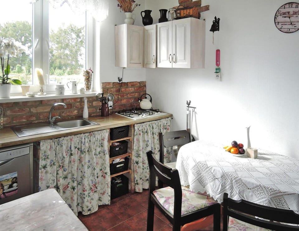 House | Private kitchen | Electric kettle, highchair