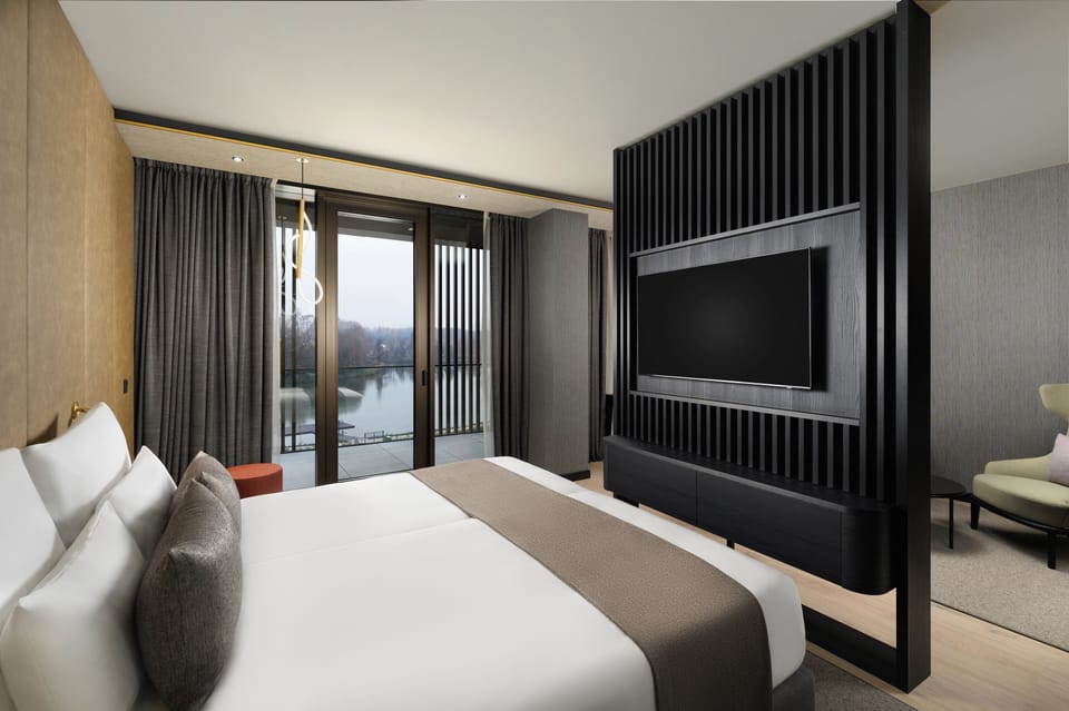 Premium Studio, Balcony, Lake View | Hypo-allergenic bedding, pillowtop beds, minibar, in-room safe