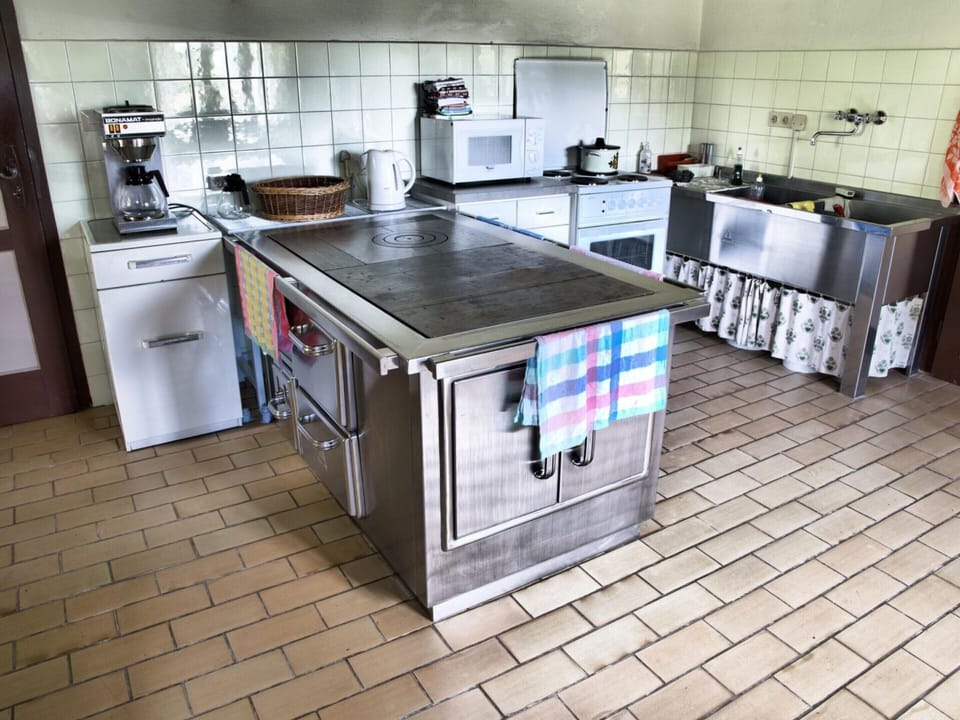 House | Private kitchen | Electric kettle, highchair