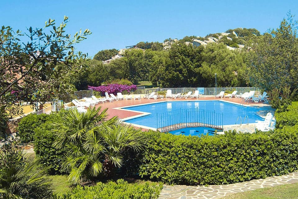 Apartment | Pool | Outdoor pool