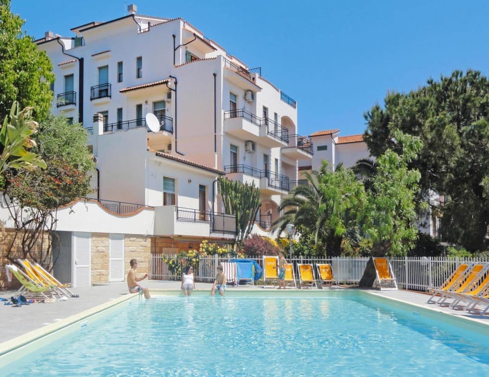 Apartment | Pool | Outdoor pool