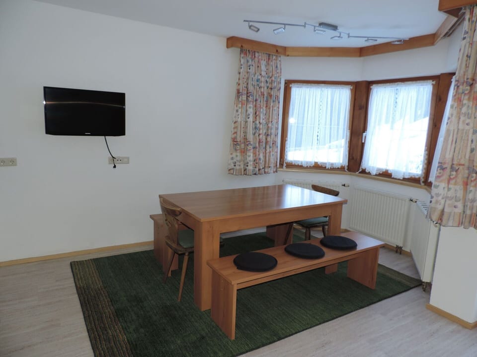 Apartment | Dining
