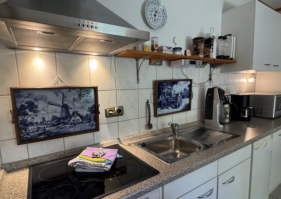Apartment | Private kitchen | Electric kettle, toaster