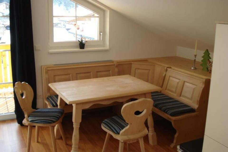 Apartment | Dining