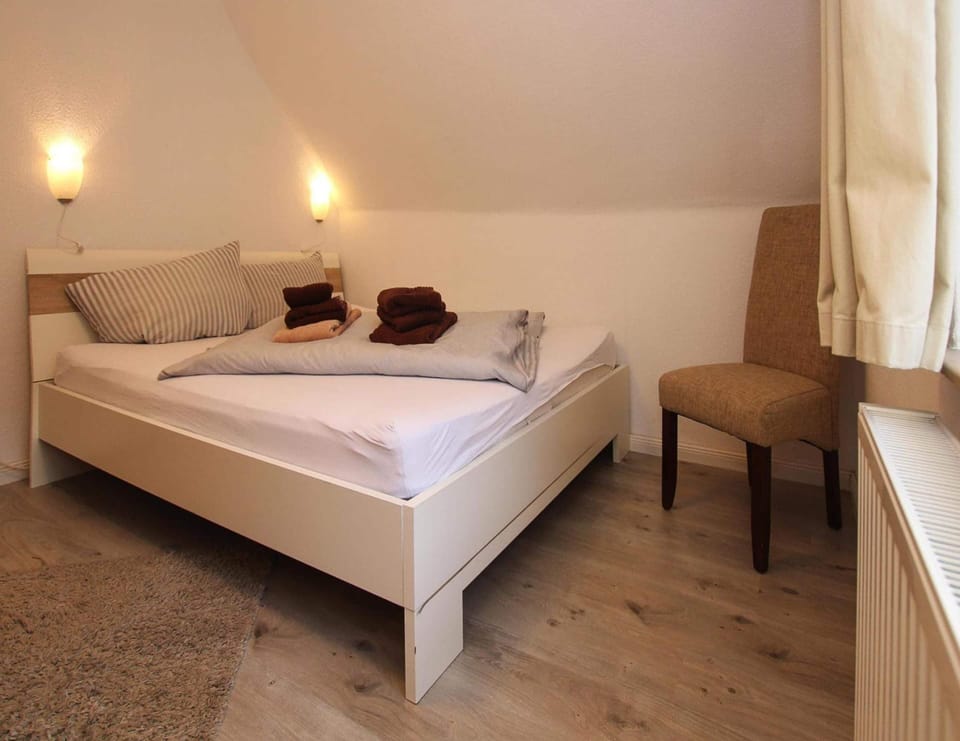 Apartment | 1 bedroom, individually furnished, bed sheets