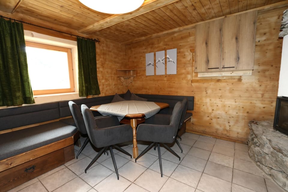 House | Dining