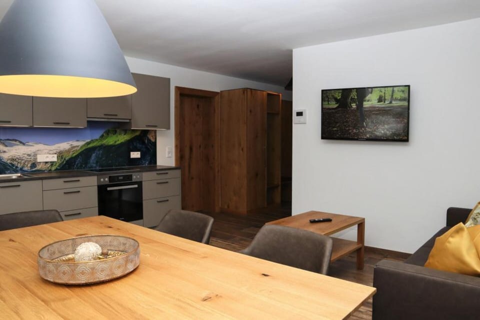 Apartment | Dining