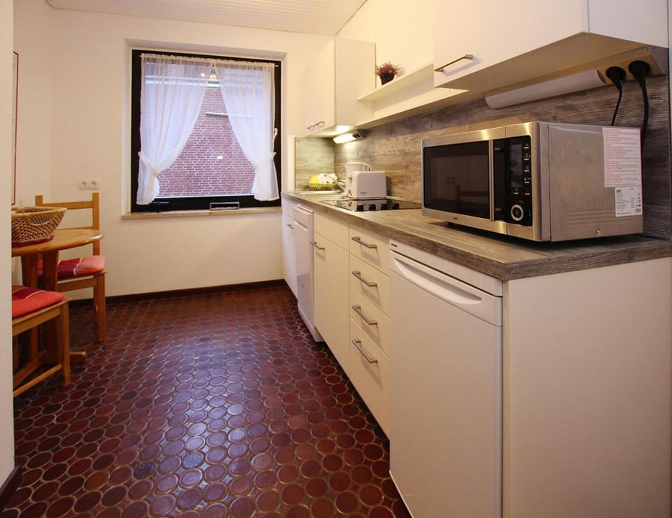 Apartment | Private kitchen | Toaster, highchair