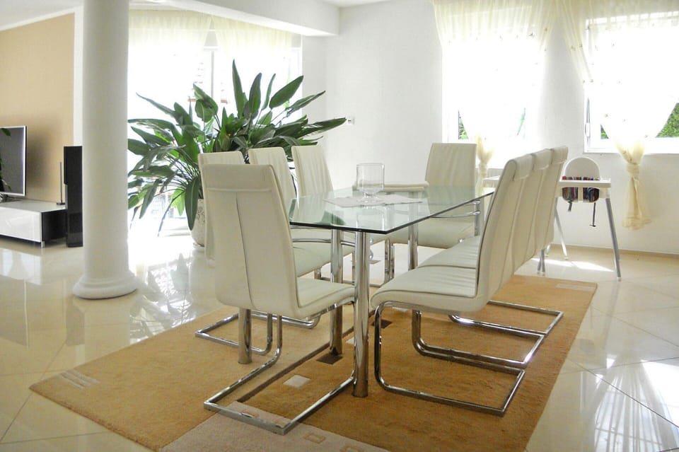 House | Dining