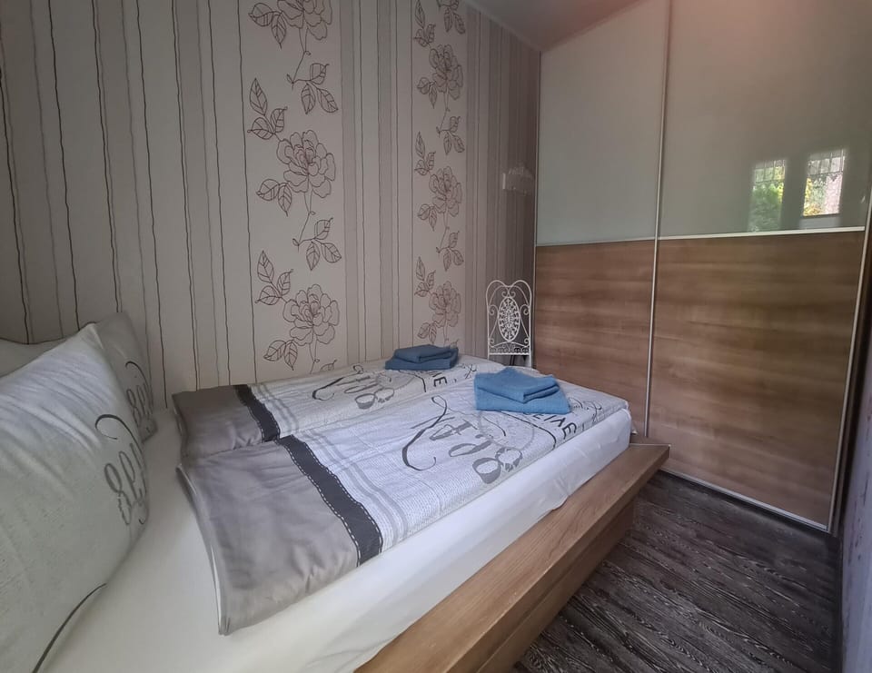 House | 1 bedroom, individually furnished, iron/ironing board