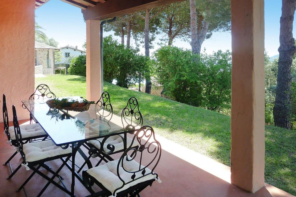 Villa | Dining