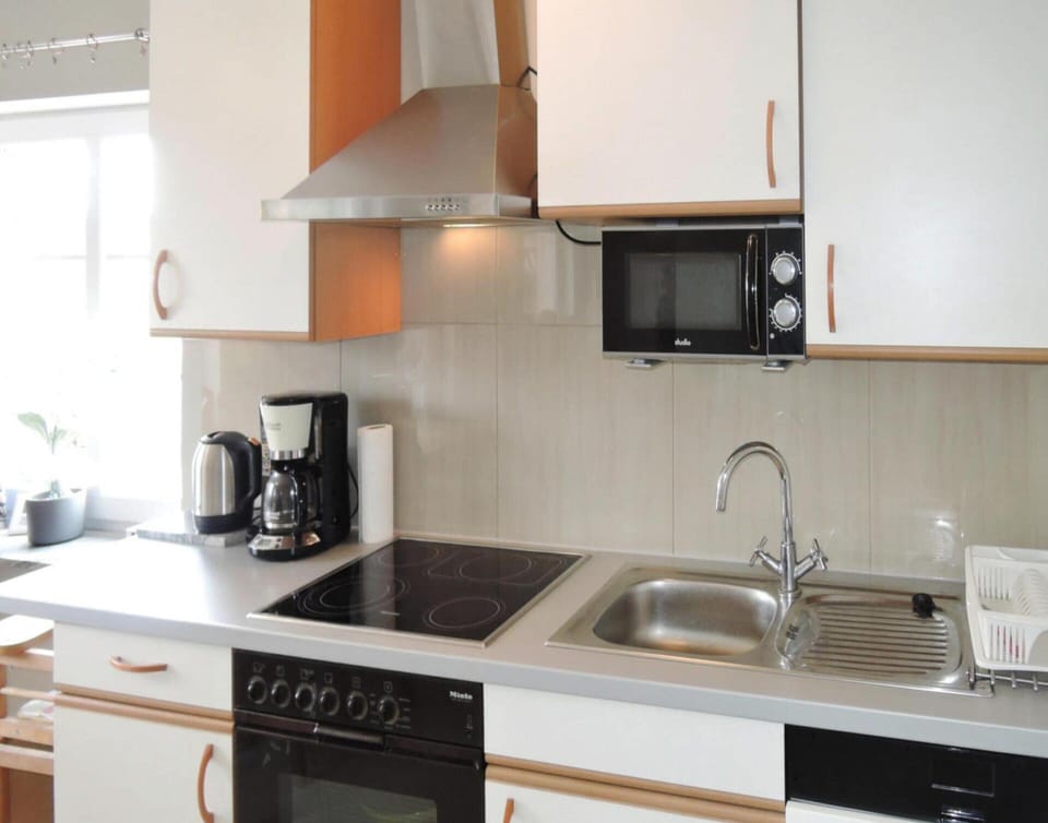 House | Private kitchen | Electric kettle, toaster