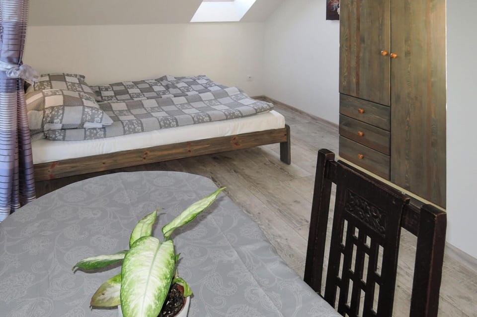 House | 4 bedrooms, individually furnished, bed sheets