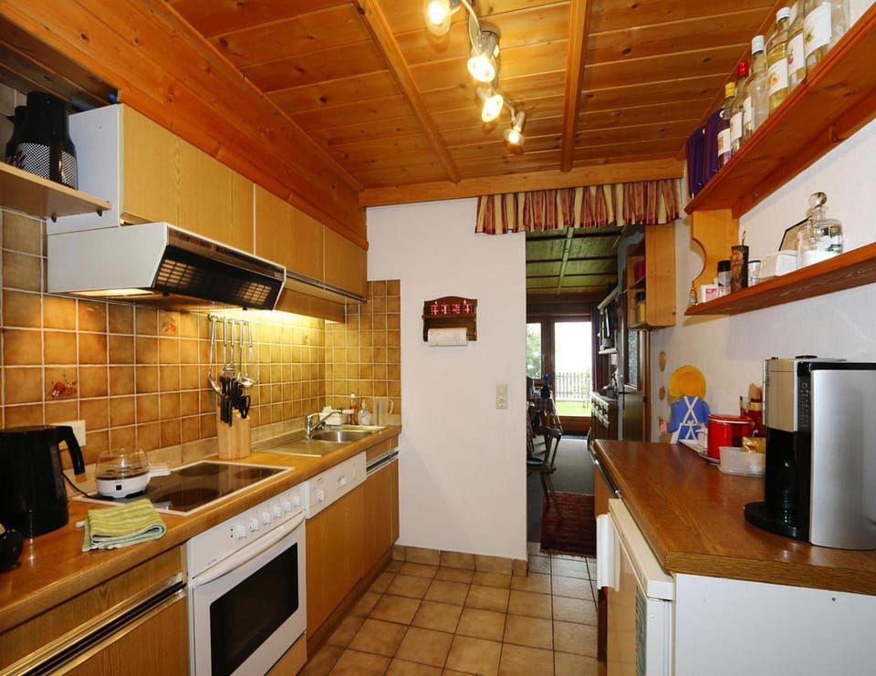 Apartment | Private kitchen | Toaster, highchair