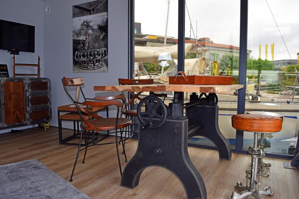 Mobile Home | Dining