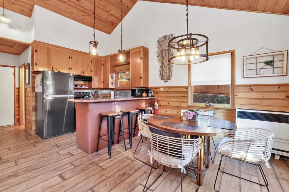 Cabin, 1 Queen Bed, Hot Tub, Mountain View (2480) | Private kitchen