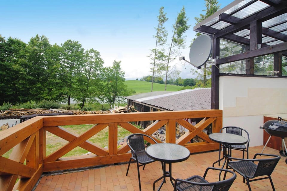 Apartment | Outdoor dining