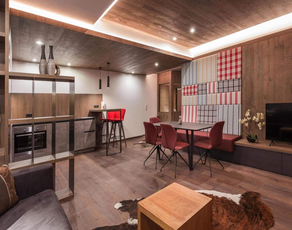 Apartment | Dining