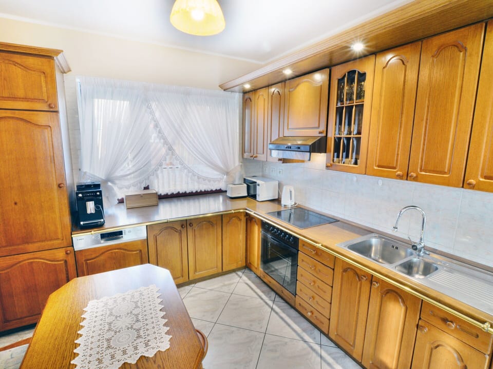 House | Private kitchen | Electric kettle, highchair