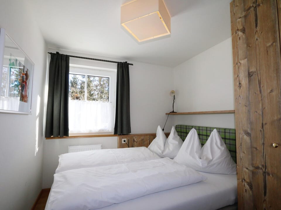 House | 3 bedrooms, individually furnished, bed sheets
