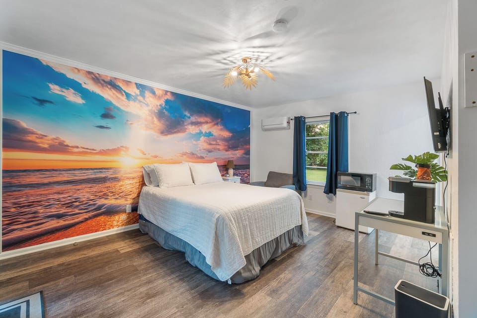 Deluxe Single Room, 1 Queen Bed | Free WiFi