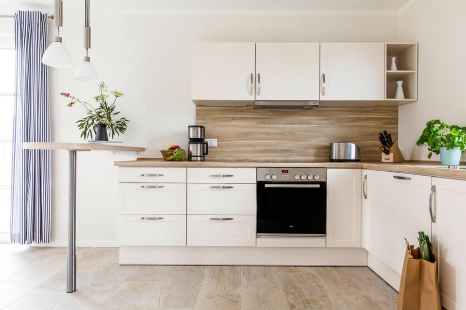 House | Private kitchen | Electric kettle, toaster, highchair