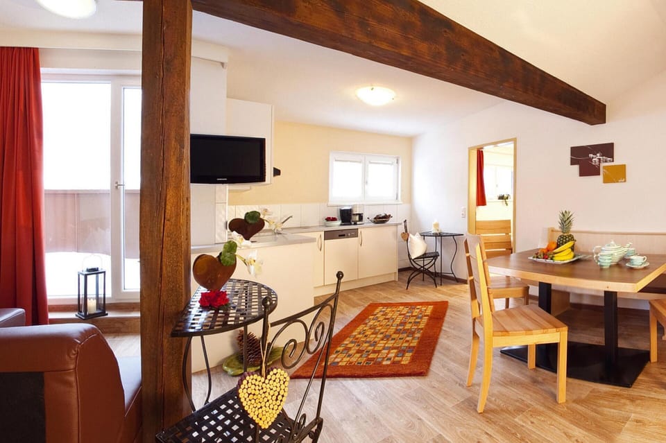 Apartment | Dining