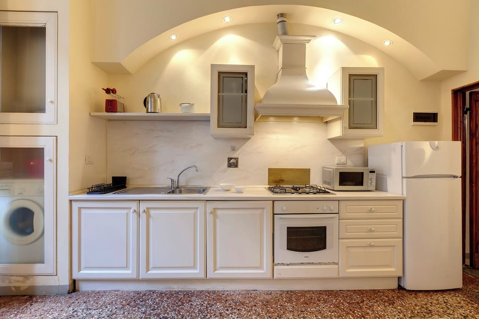 Apartment | Private kitchenette | Full-size fridge, microwave, oven, stovetop
