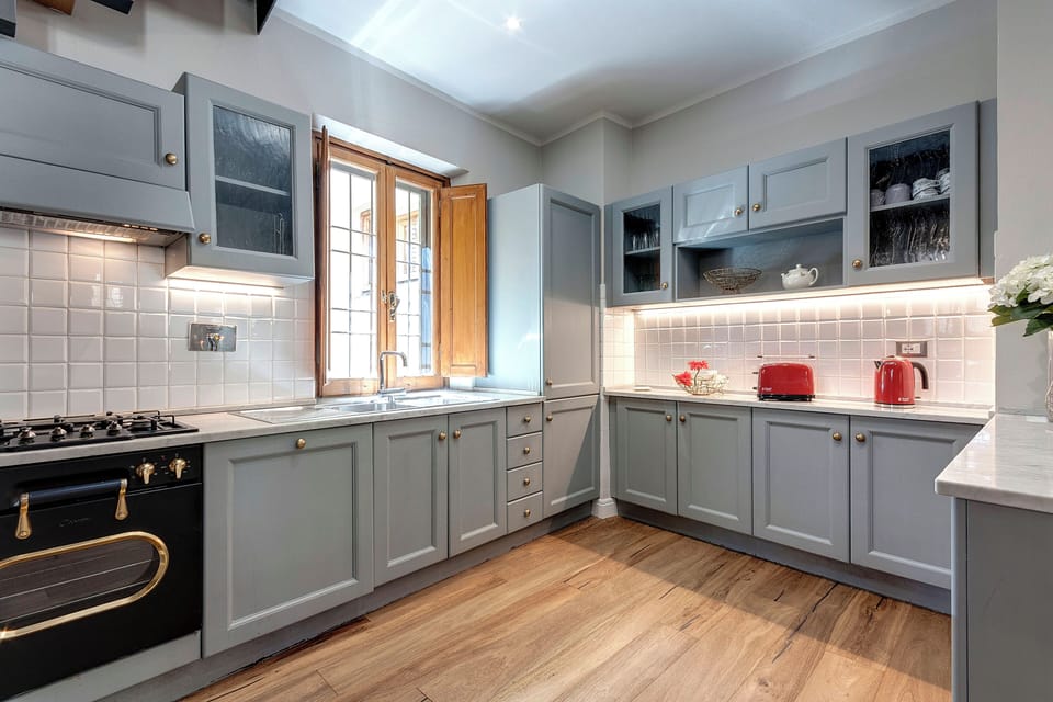 Apartment | Private kitchenette | Full-size fridge, microwave, oven, stovetop