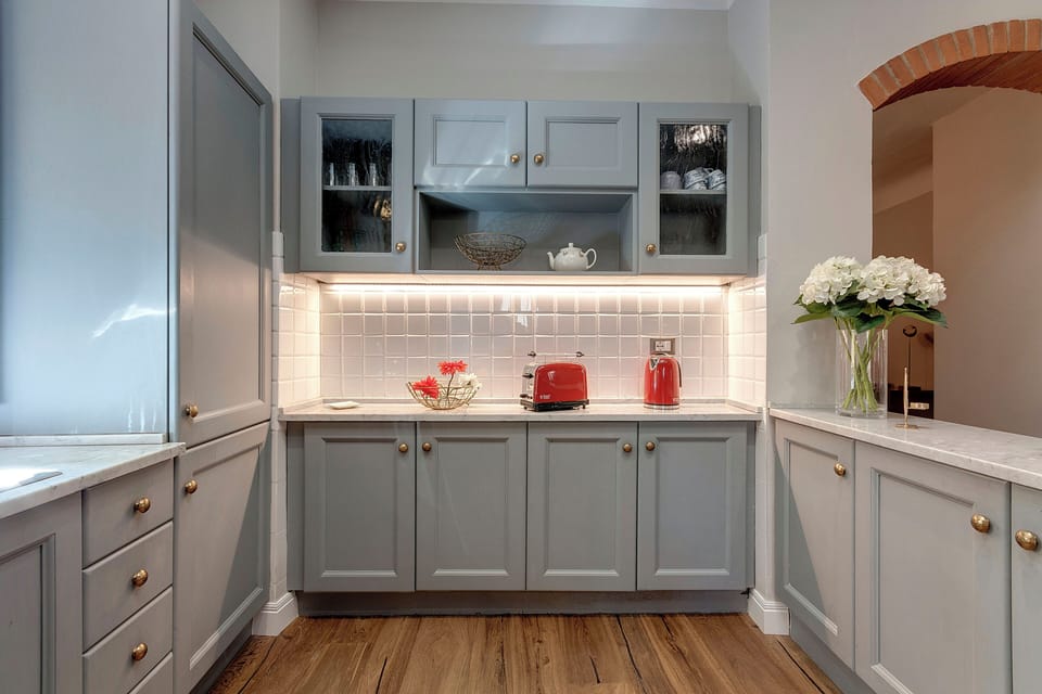 Apartment | Private kitchenette | Full-size fridge, microwave, oven, stovetop