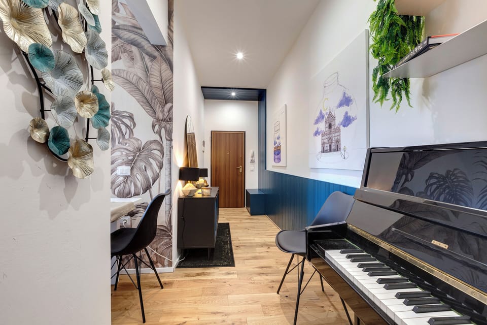 Apartment | Living room | 24-inch flat-screen TV with digital channels