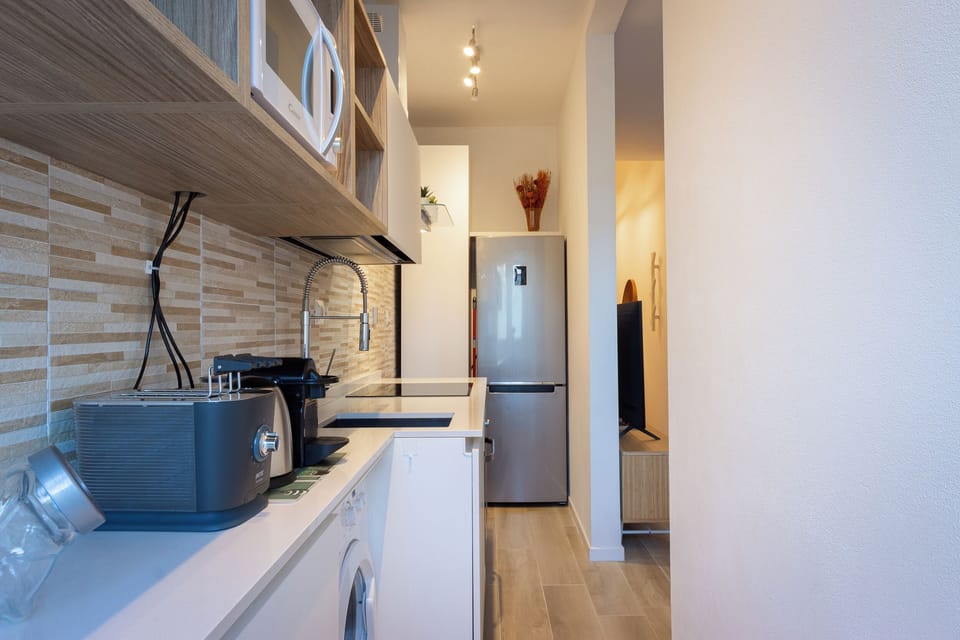 Apartment | Private kitchenette | Full-size fridge, microwave, oven, stovetop