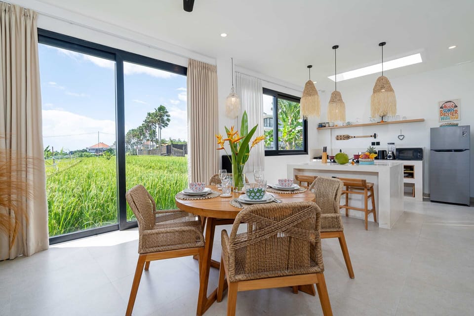 Basic Villa | Dining