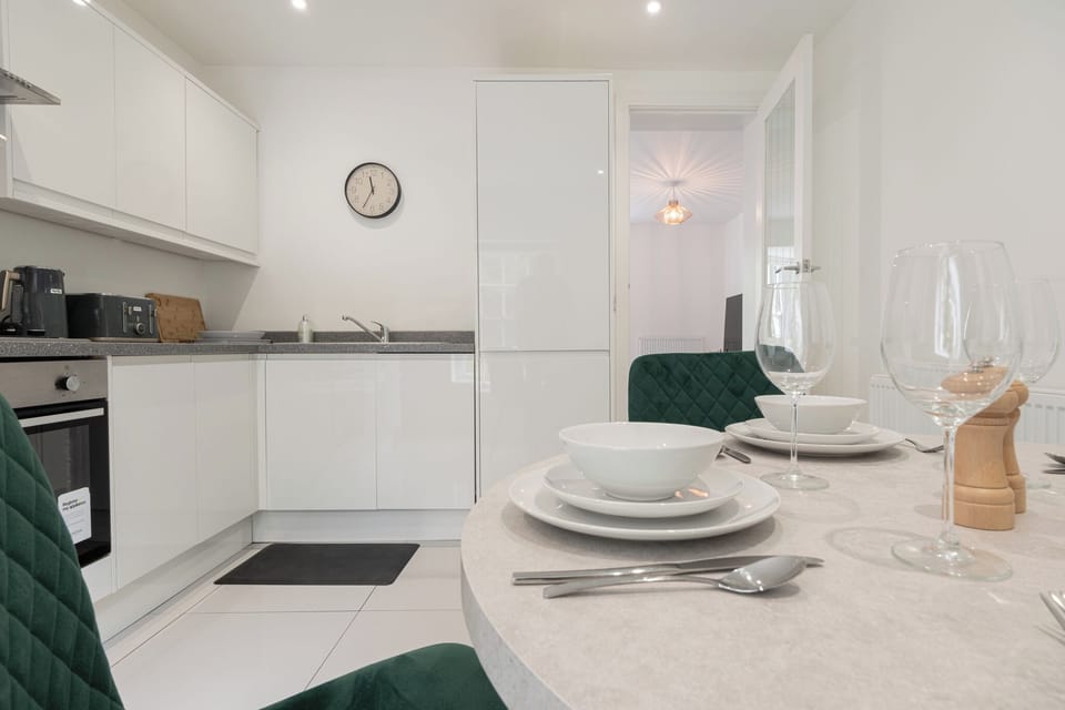 House, Courtyard View | Private kitchen | Electric kettle, toaster