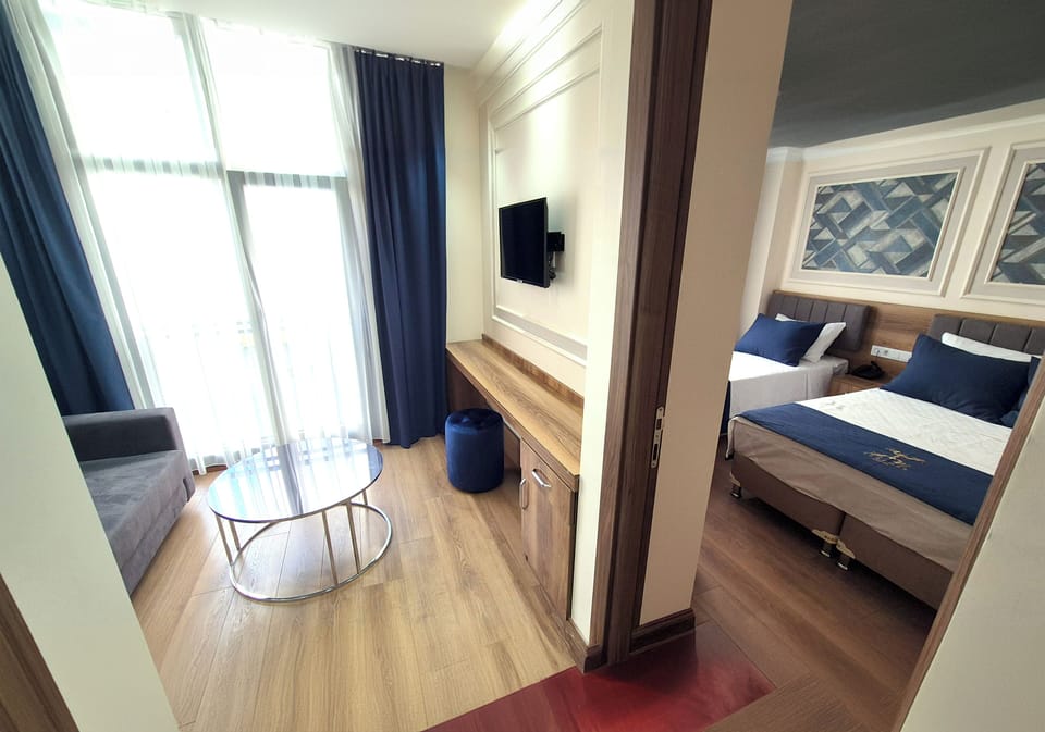 Family Quadruple Room | Egyptian cotton sheets, premium bedding, minibar, laptop workspace