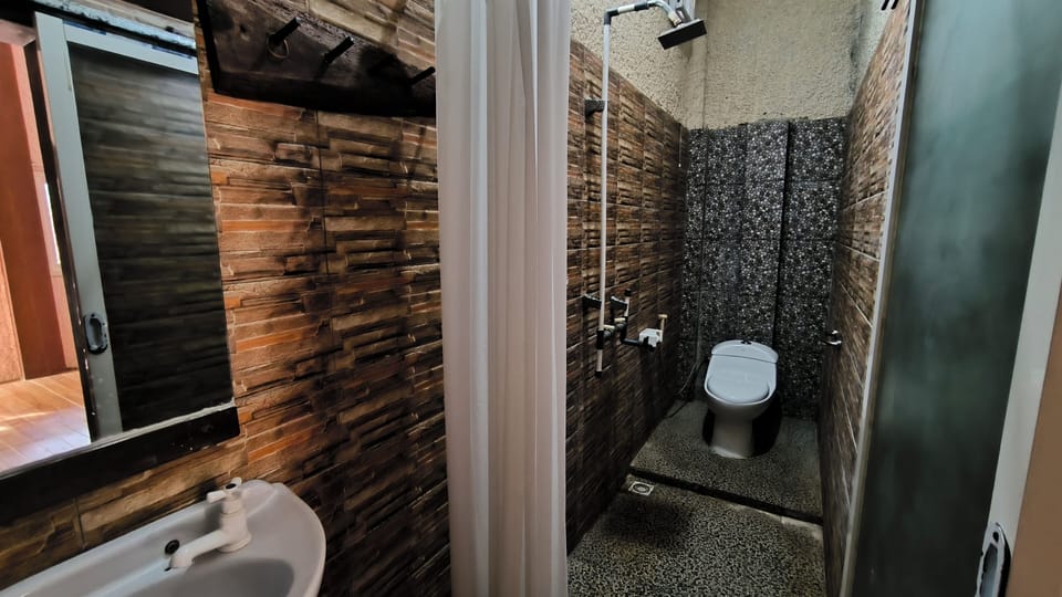 Deluxe Twin Room | Bathroom
