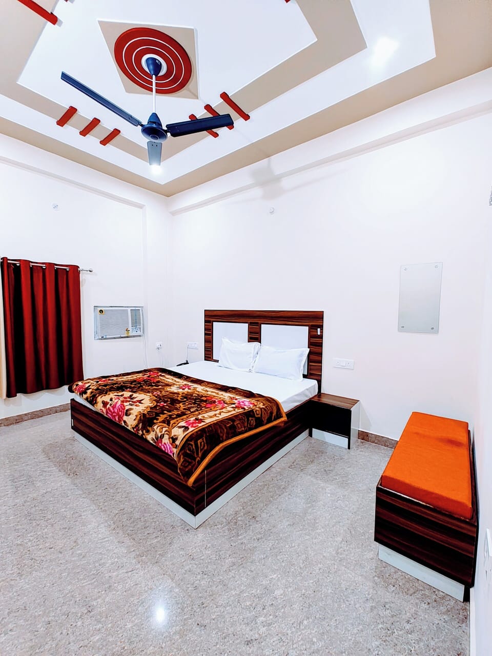 Deluxe Double Room | Desk, laptop workspace, soundproofing, iron/ironing board