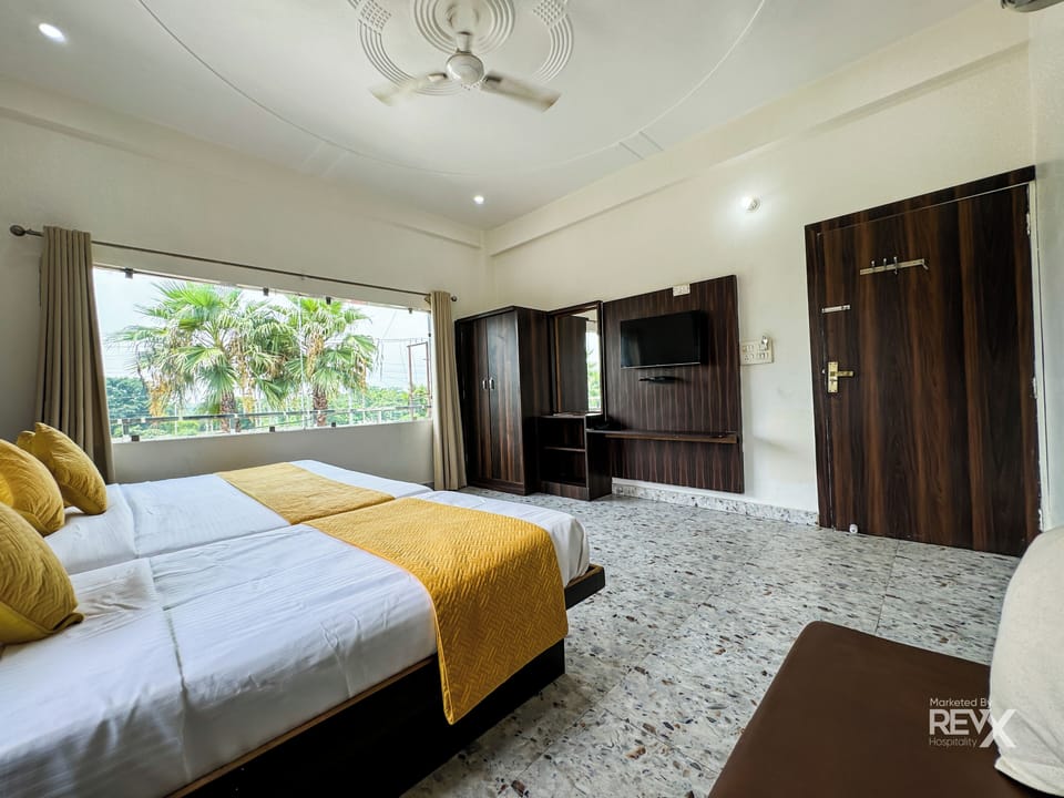 Family Triple Bed Room | Soundproofing, free WiFi, bed sheets
