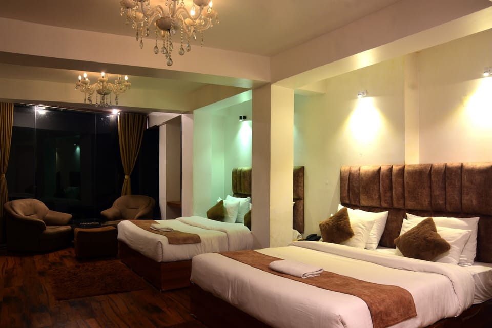 Deluxe Mountain View | Desk, laptop workspace, free WiFi