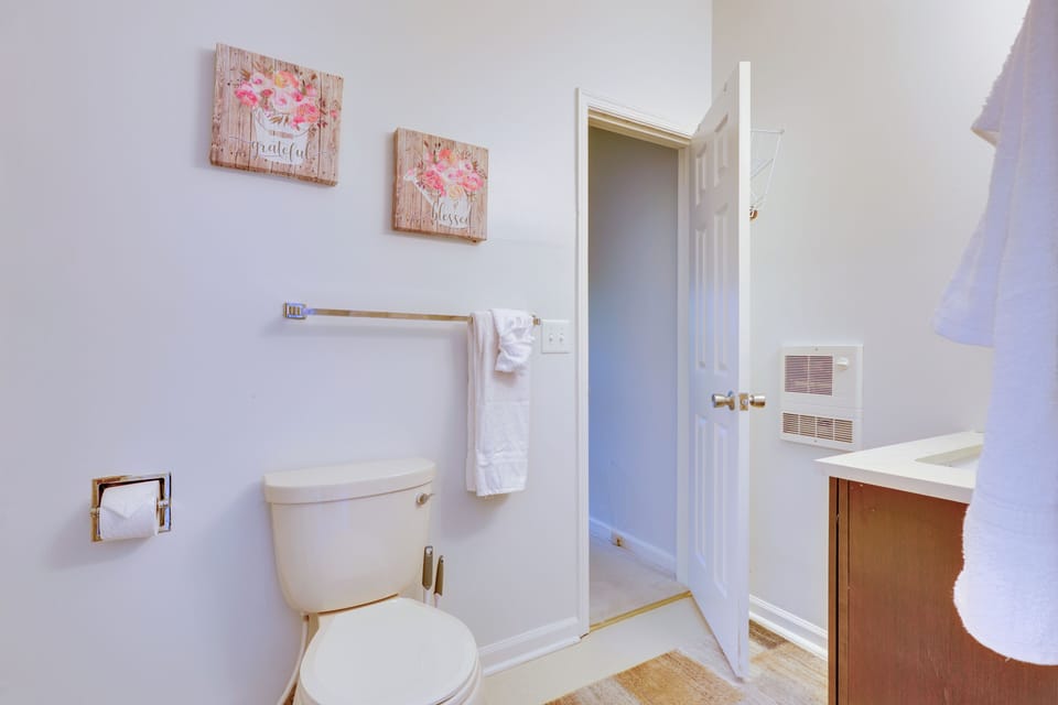 Basye Getaway w/ Pool Access, 2 Mi to Bryce Resort Apartment in Basye