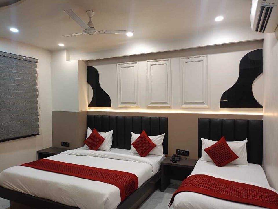 Egyptian cotton sheets, premium bedding, down comforters, pillowtop beds